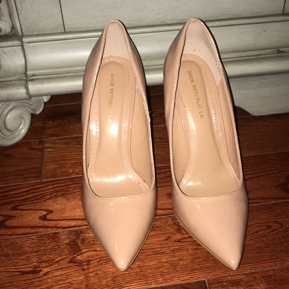 Pointed toe pumps - Picture 2 of 4